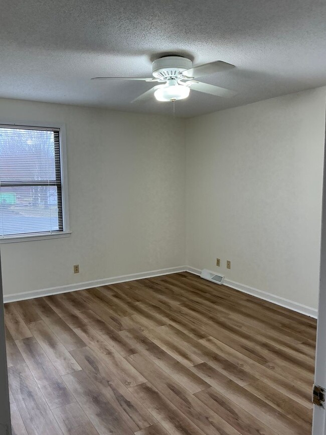 Building Photo - 476 Georgetown Rd