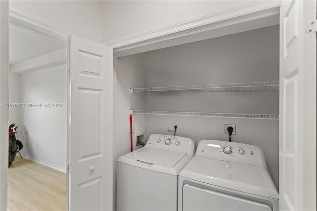 Building Photo - 6851 SW 44th St