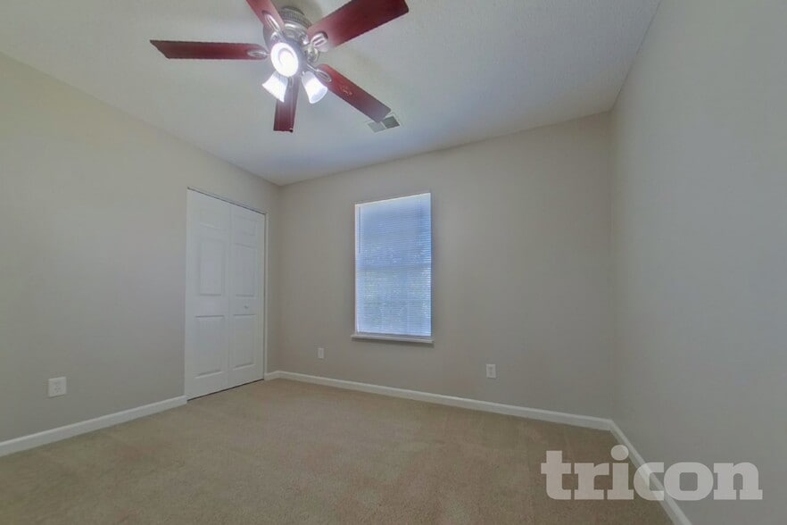 Building Photo - 390 Fox Trot Dr