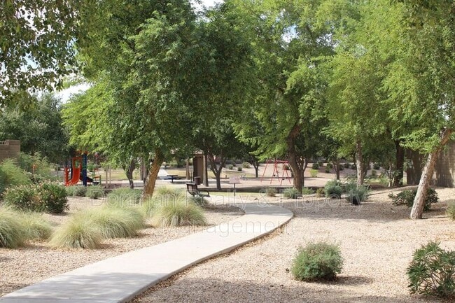 Building Photo - 6815 S 41st Ln