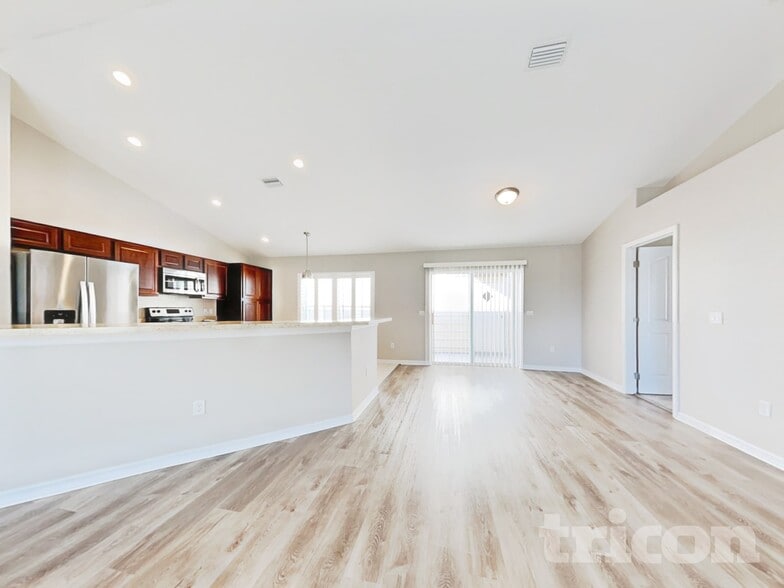 Building Photo - 2099 Godfrey Ave