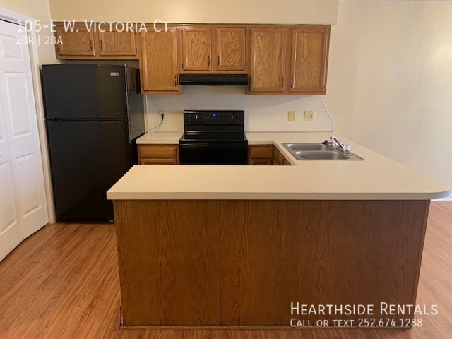 Building Photo - 105-E W Victoria Ct