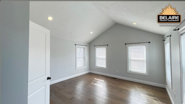 Building Photo - Cozy Country Living