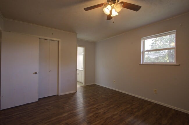 Building Photo - 3830 Union Rd