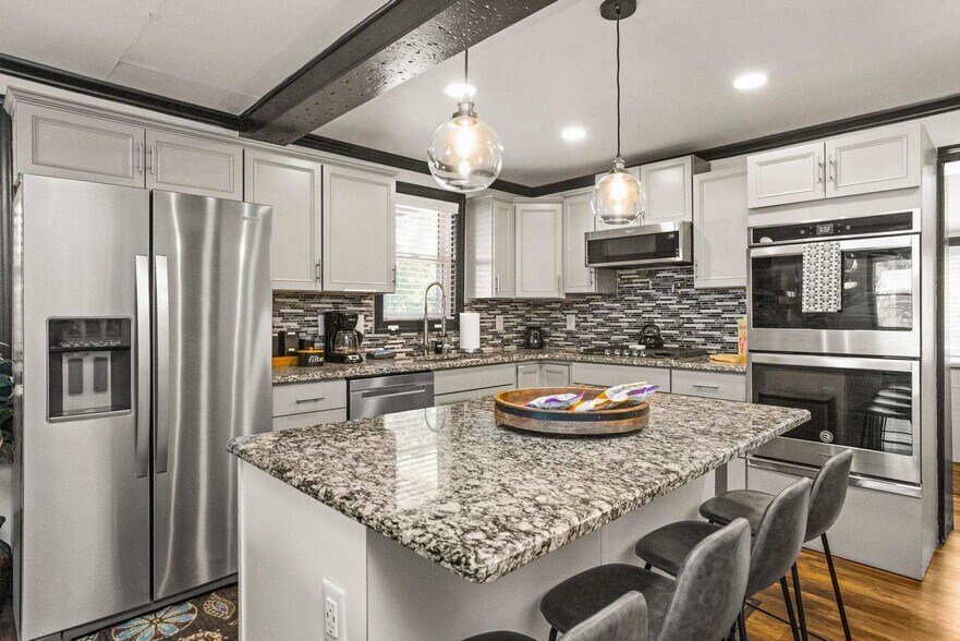 Building Photo - 1302 Ardee Ave