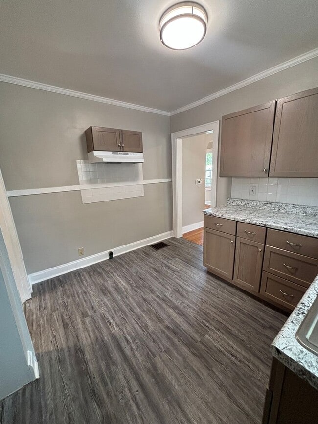 Building Photo - New Renovation!!!