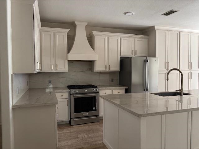 Building Photo - 9813 Sandhill Dr