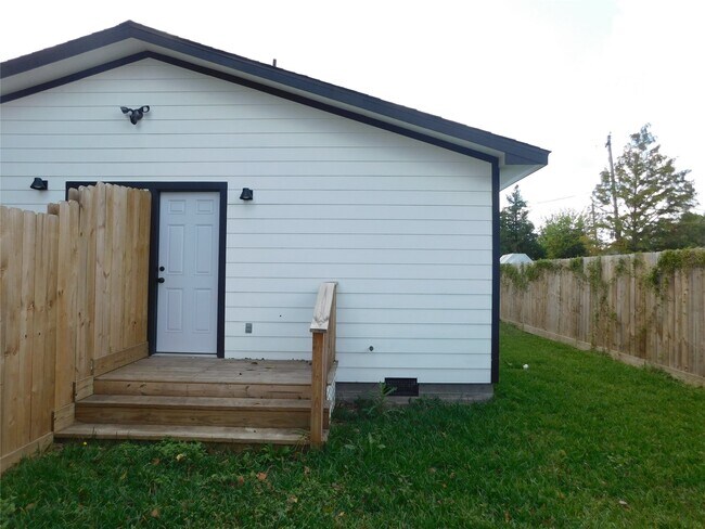 Building Photo - 7109 Avenue L