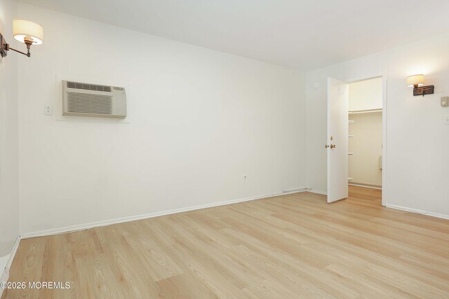 Building Photo - 38 Medford Ct