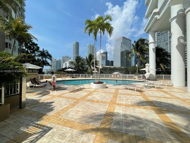 Building Photo - 801 Brickell Key Blvd