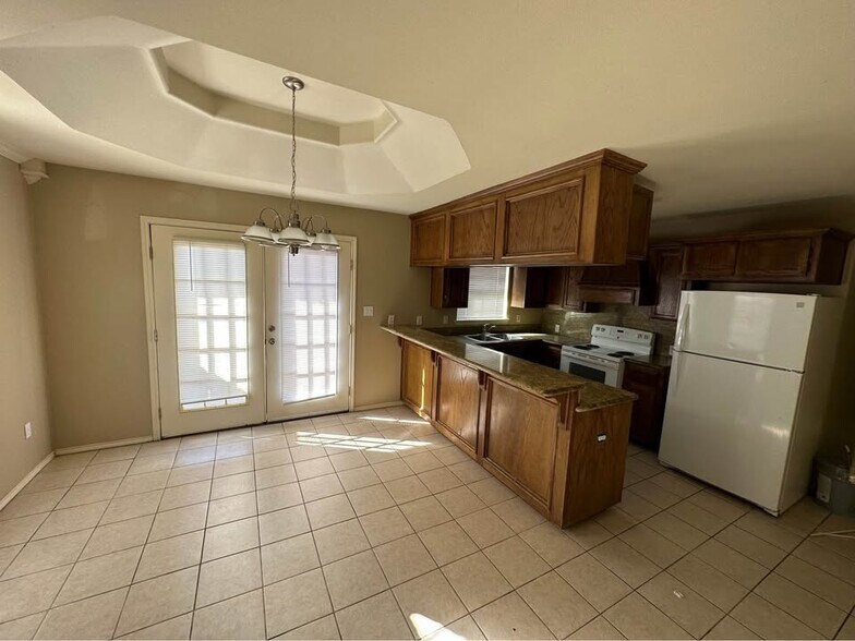 Building Photo - 3603 S Embassy Ave