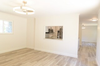 Building Photo - 636 Eastview Way