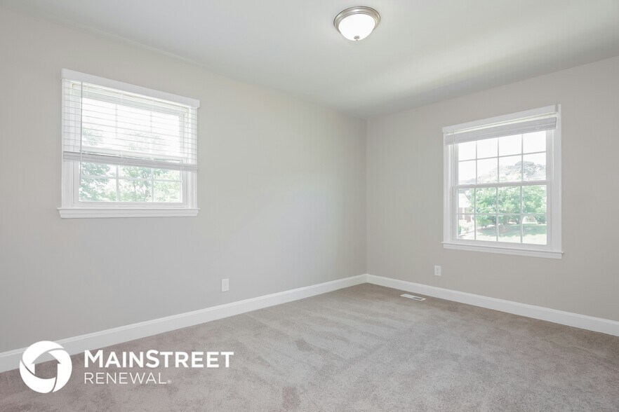 Building Photo - 1200 Castlegate Dr