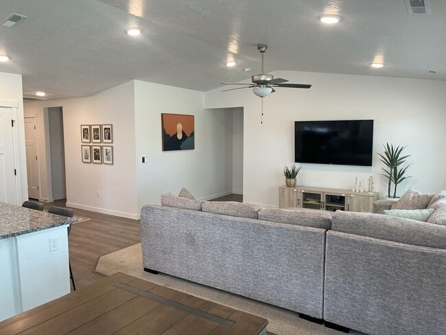 Building Photo - Gorgeous 3 bed 2 ba home with  just off Hubbard Rd and Rapid Creek Way in Kuna