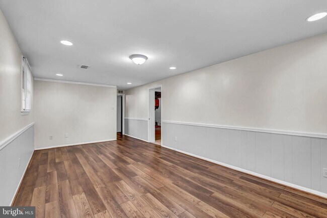 Building Photo - 14715 Lock Dr