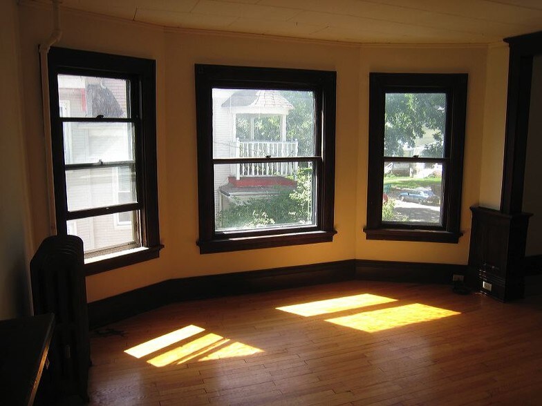 Building Photo - 945 Spaight St