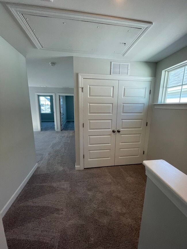 Building Photo - Gorgeous newer 3BD/2.5BA home w/ 2 car garage in Clayton!