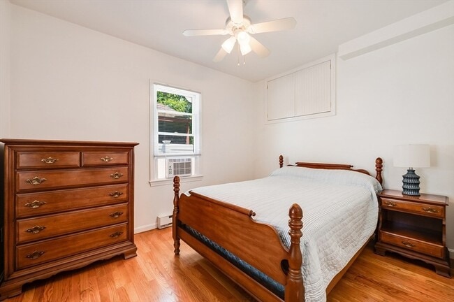 Building Photo - 5 White Way