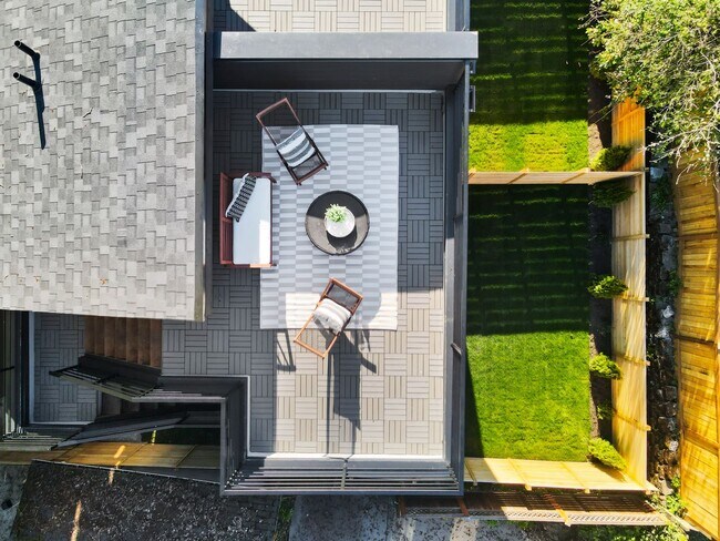 Building Photo - Modern Elegance in the Heart of Wallingford