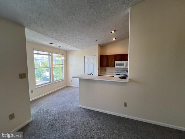 Building Photo - 703 Orchard Overlook