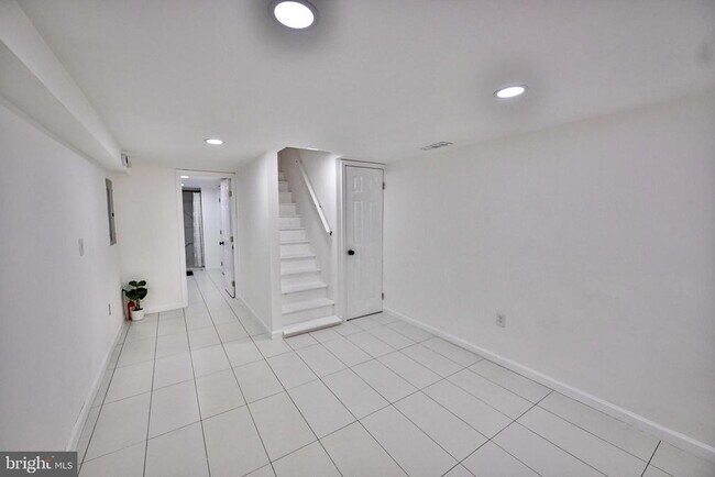 Building Photo - 1015 Riverside Ave