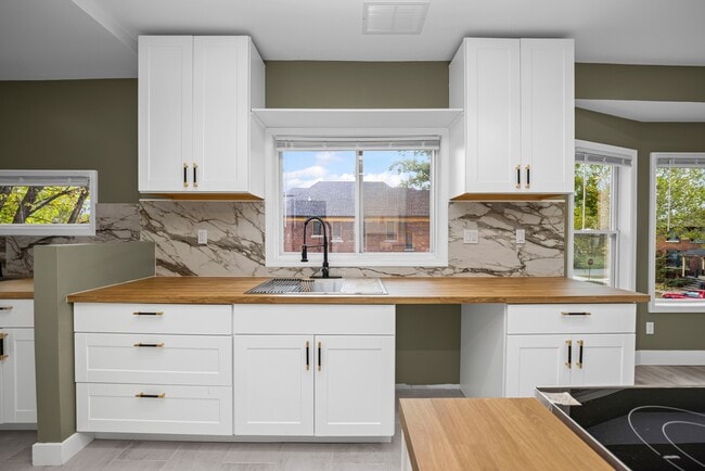 Building Photo - 520 Smith St