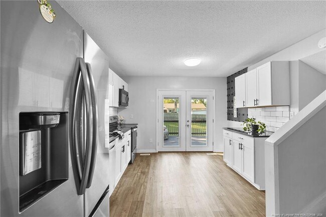 Building Photo - 5839 Rivercroft Rd