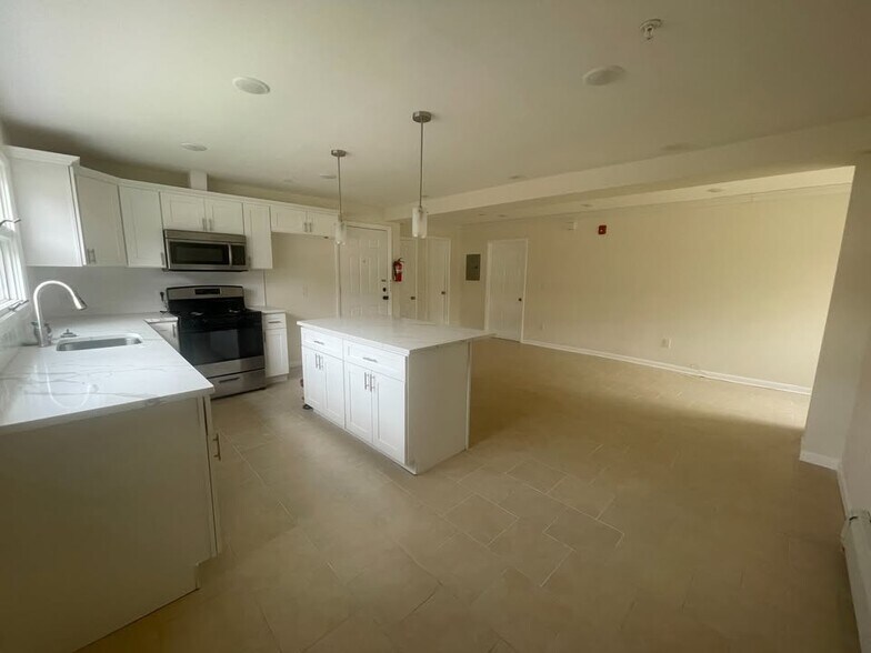 Building Photo - 105 Chandler Ave