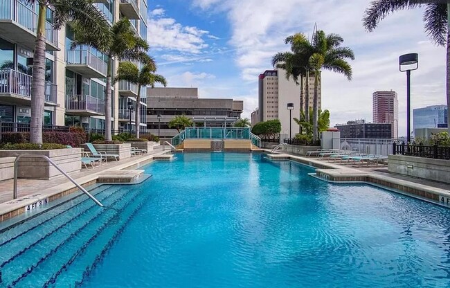 Building Photo - 777 N Ashley Dr