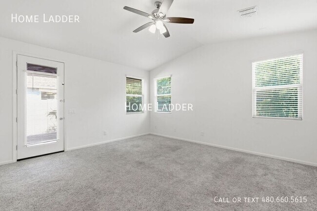 Building Photo - 3234 E Dogwood Pl