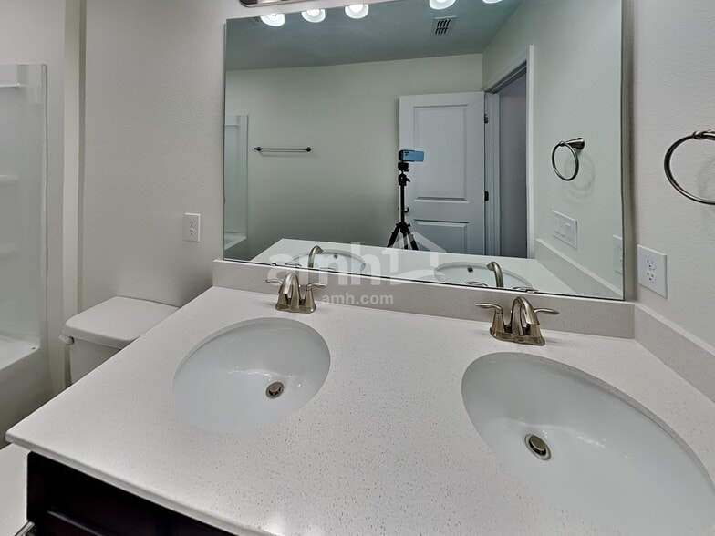 Building Photo - 2812 Ponds Trl