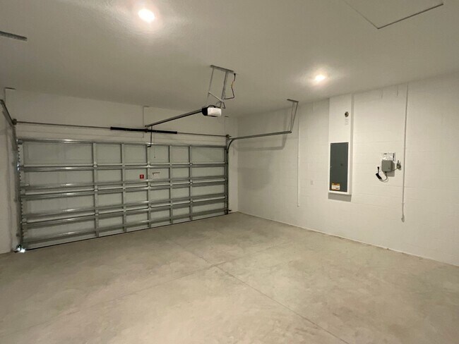 Building Photo - Brand New Home with all the upgrades in an all families community