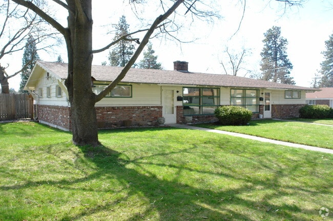 Primary Photo - 2023-2025 W Fairview Ave