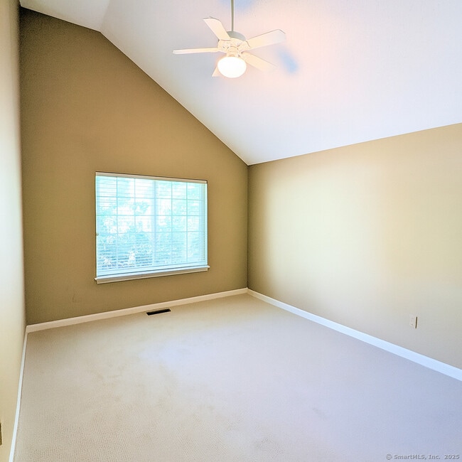 Building Photo - 28 Edgewood Ct