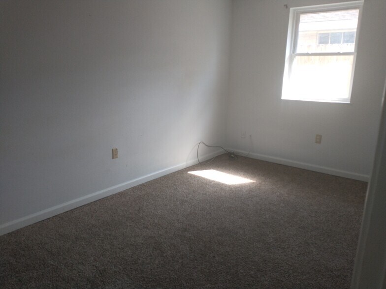 Building Photo - 8802 Morrison Rd