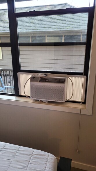 Air-conditioning in bedroom - 4116 California Ave SW