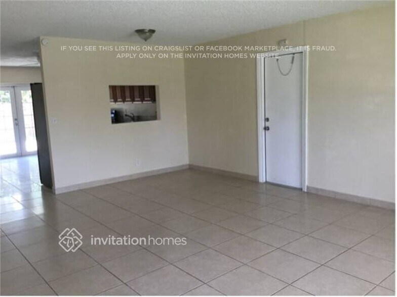 Building Photo - 6117 Blue Grass Cir