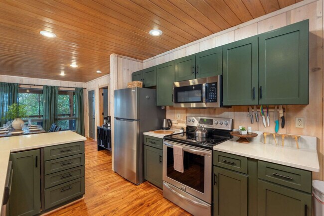 Building Photo - 401 Lookout Dr