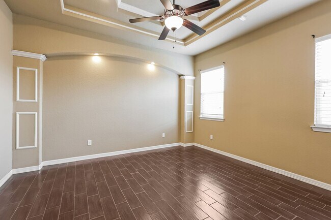 Building Photo - 4 bedrooms, 2,049 square foot only 7.5 mil...