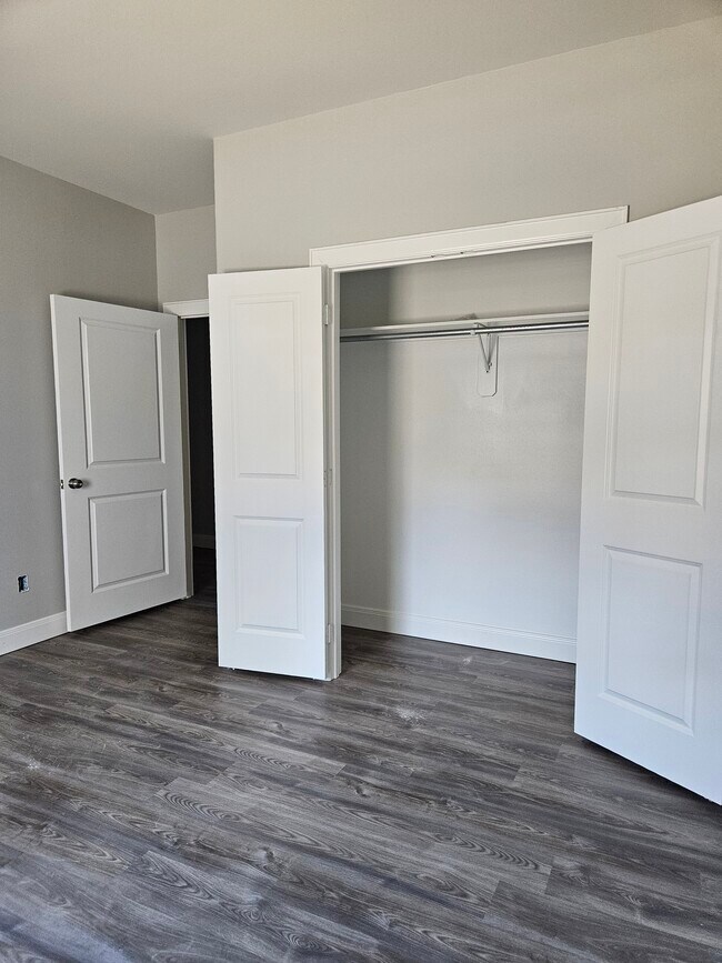 Building Photo - 514 E Chase St