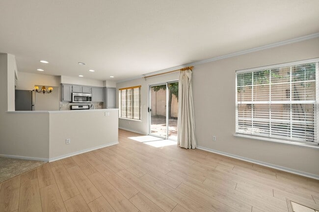 Building Photo - 3916 Promenade Way