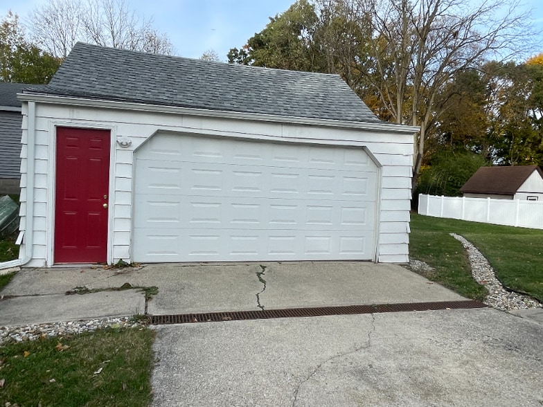 Building Photo - 208 W 3rd St