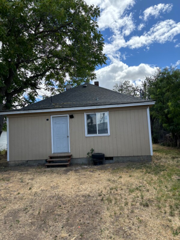 Building Photo - 707 N 12th Ave