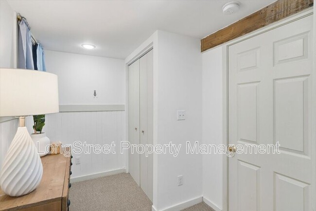 Building Photo - 2338 NW Hoyt St