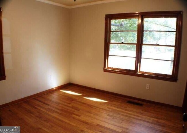 Building Photo - 1306 Edgewood Dr