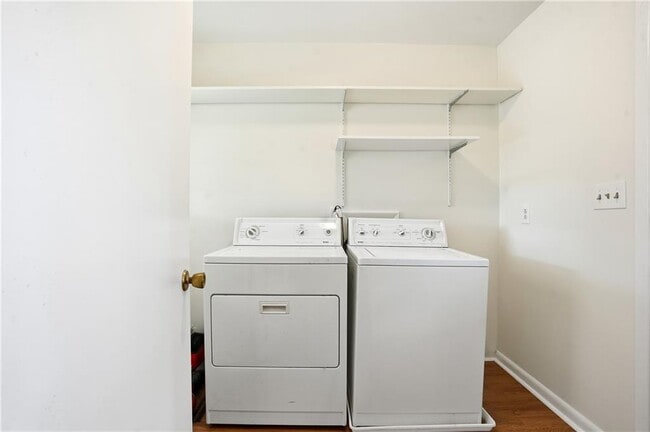 Building Photo - 4165 Williamsburg Dr