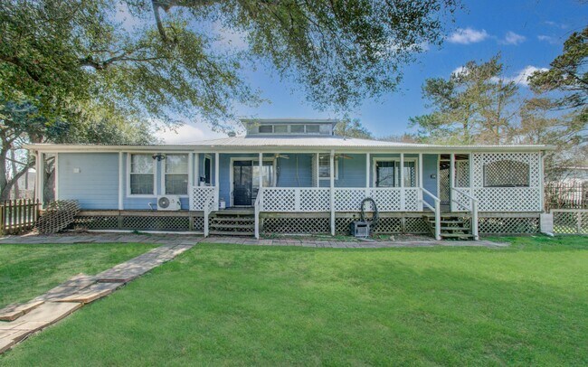 Building Photo - 15510 Cypress Garden Dr