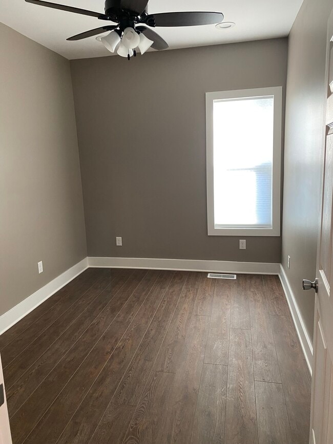 Building Photo - 329 N School Ave