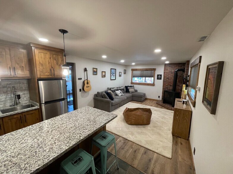 Primary Photo - 11869 Deerfield Dr