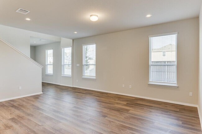 Building Photo - 412 Delta Crst